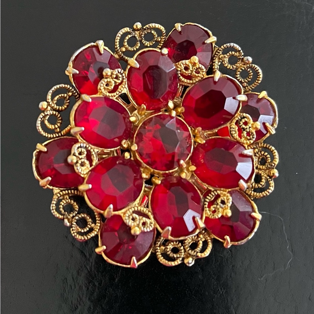 Stunning Elegant Red and Gold Filagree Brooch Vintage!